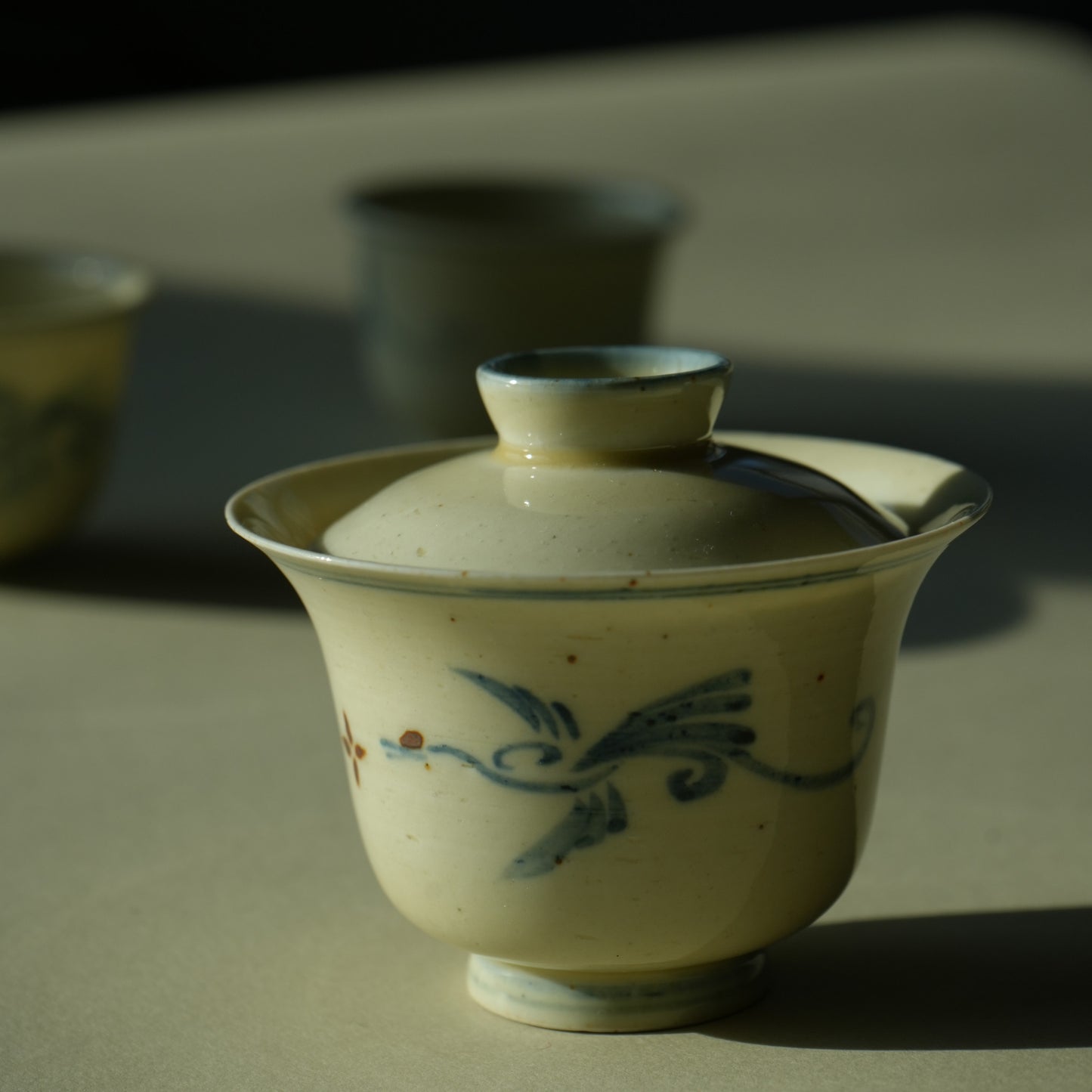 Lucky Crane 瑞鹤 | Handgemalter Gaiwan und Tassen von Xiaozhi, Jingdezhen Porzellan